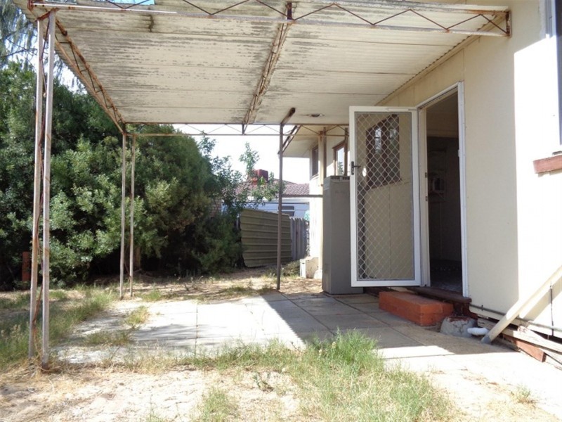 4 Mangles Street, Warnbro WA 6169