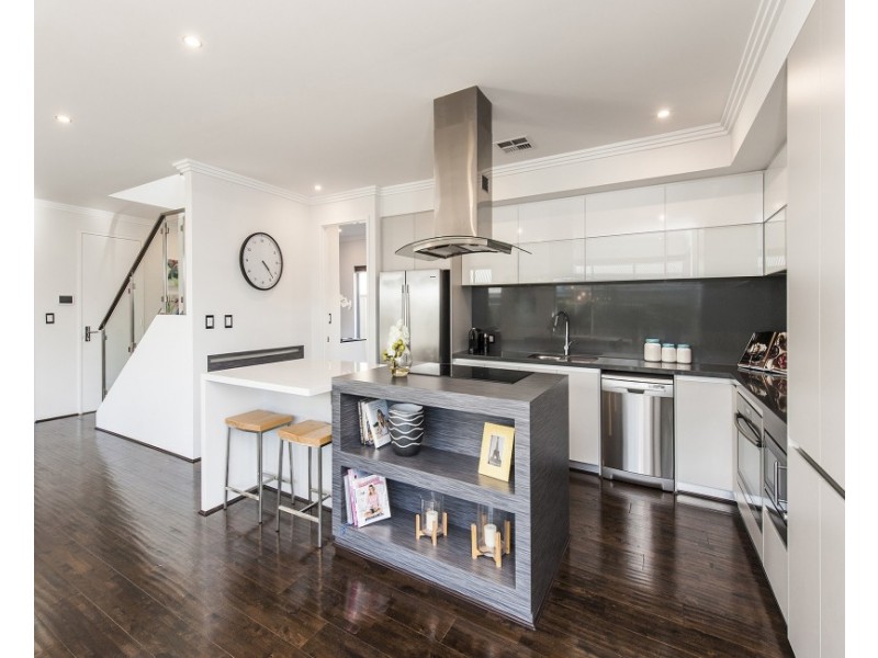 17 Tallering Way, Golden Bay WA 6174