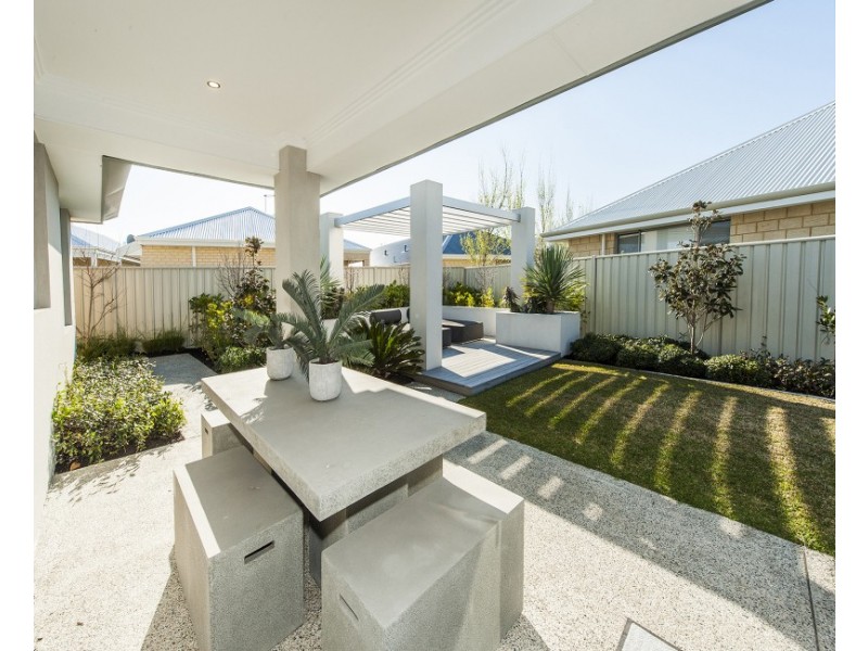 17 Tallering Way, Golden Bay WA 6174