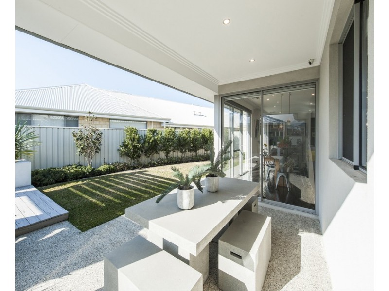 17 Tallering Way, Golden Bay WA 6174