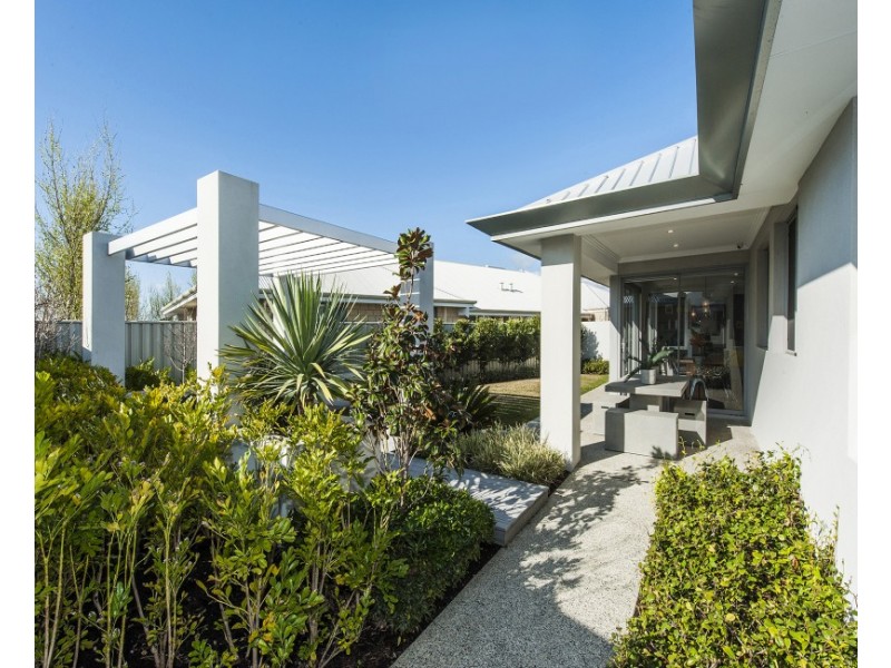 17 Tallering Way, Golden Bay WA 6174