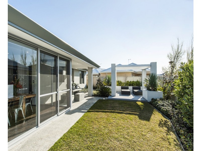 17 Tallering Way, Golden Bay WA 6174