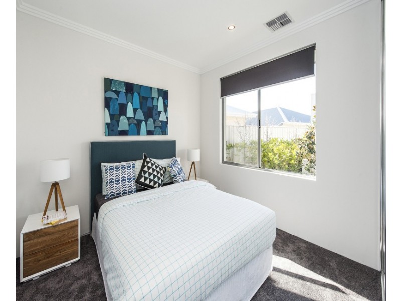 17 Tallering Way, Golden Bay WA 6174