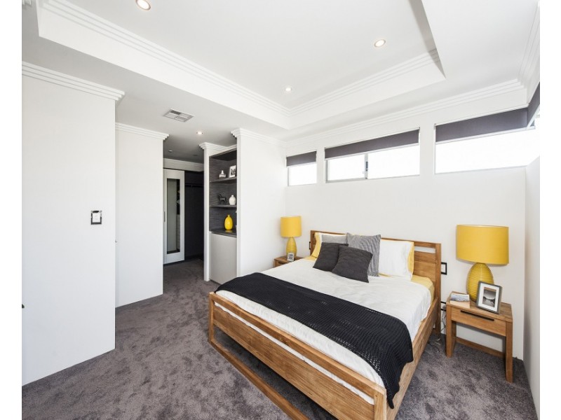 17 Tallering Way, Golden Bay WA 6174