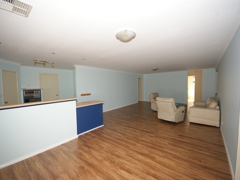 1  Toledo Circuit, Port Kennedy WA 6172