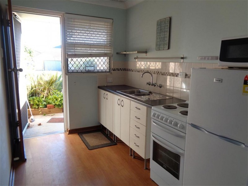 2/72 Kent Street, Rockingham WA 6168