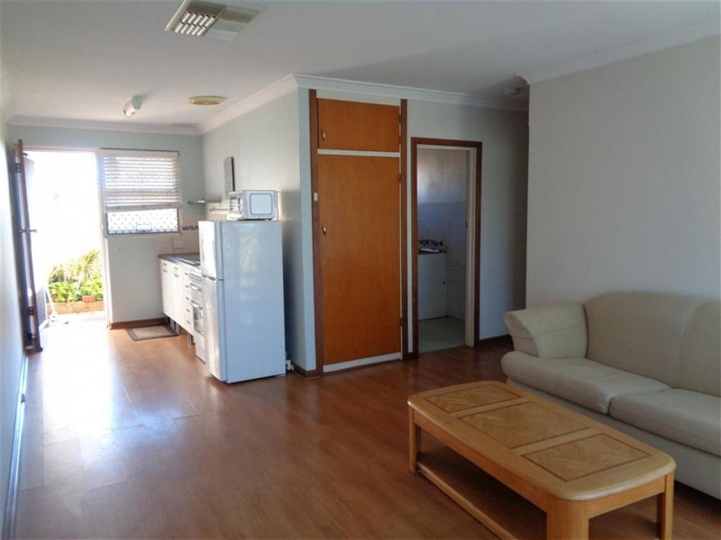 2/72 Kent Street, Rockingham WA 6168