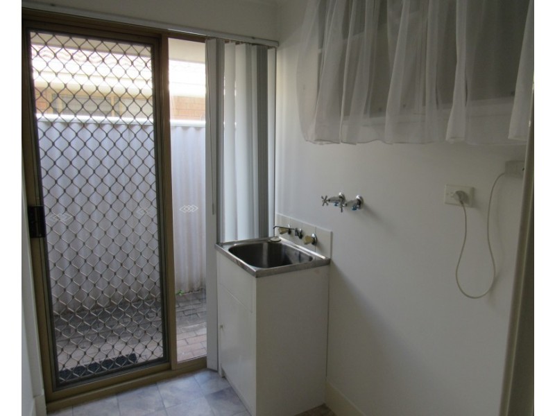 17/98 Simpson Avenue, Rockingham WA 6168