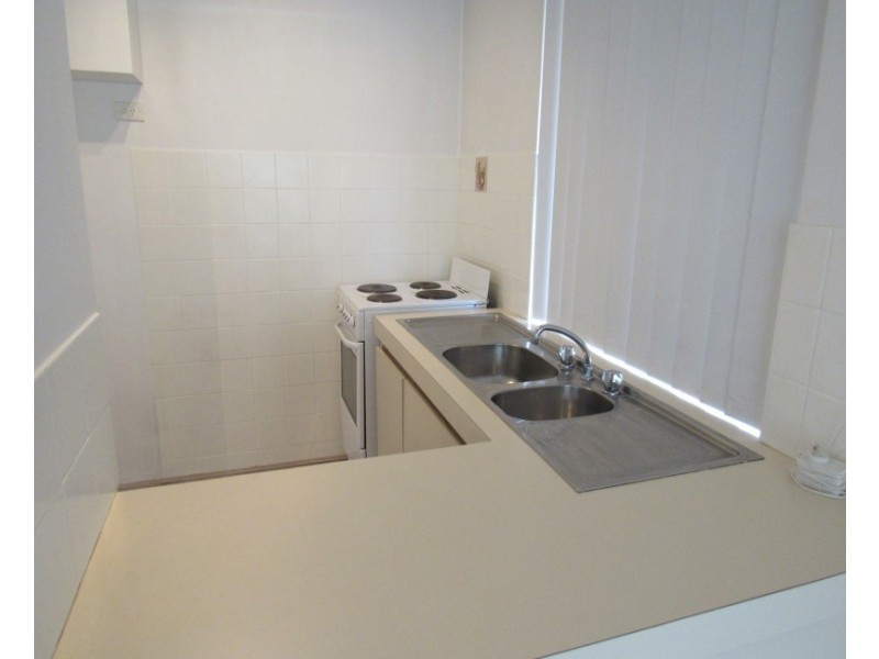 17/98 Simpson Avenue, Rockingham WA 6168