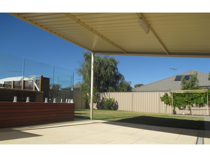 9 Sorrento Turn, Secret Harbour WA 6173