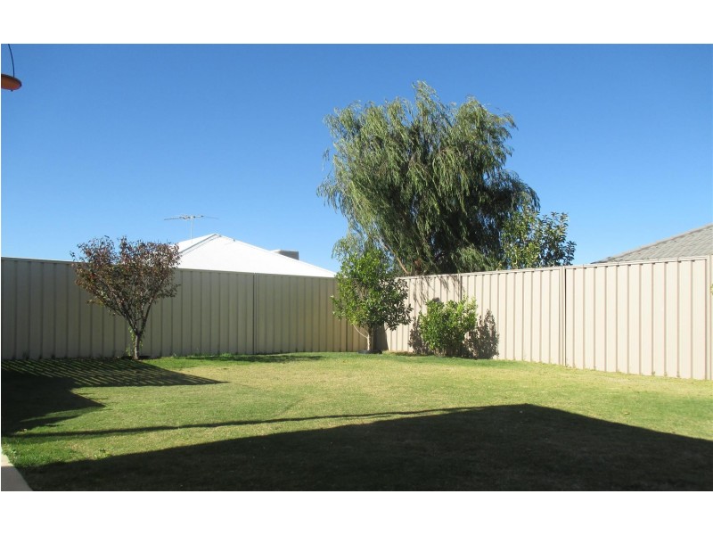 9 Sorrento Turn, Secret Harbour WA 6173