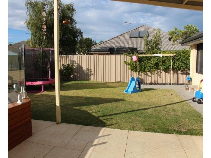 9 Sorrento Turn, Secret Harbour WA 6173