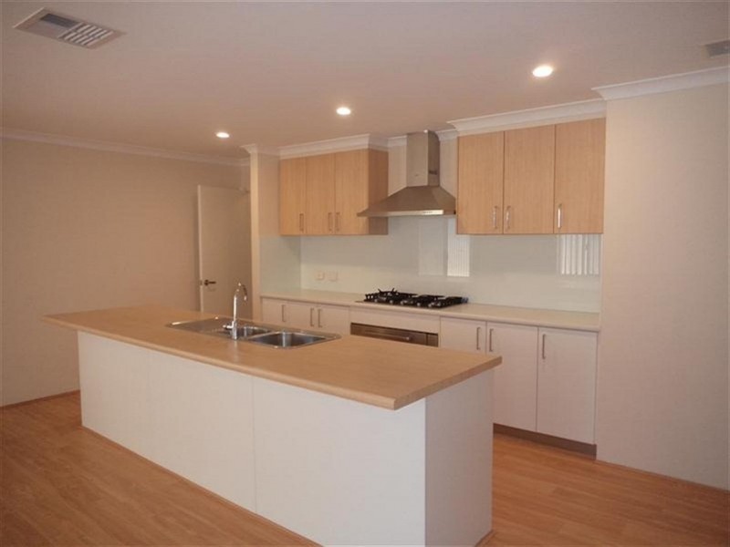 16 Hayeswater Circuit, Waikiki WA 6169