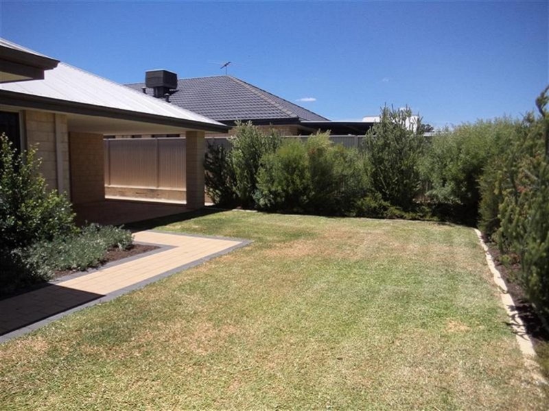 16 Hayeswater Circuit, Waikiki WA 6169