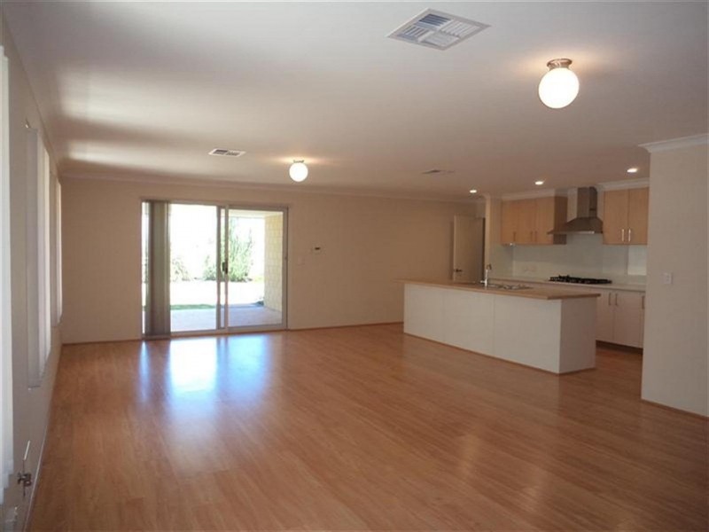 16 Hayeswater Circuit, Waikiki WA 6169