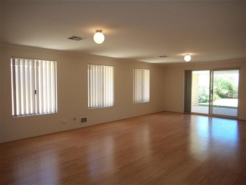 16 Hayeswater Circuit, Waikiki WA 6169