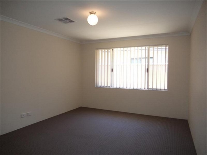 16 Hayeswater Circuit, Waikiki WA 6169