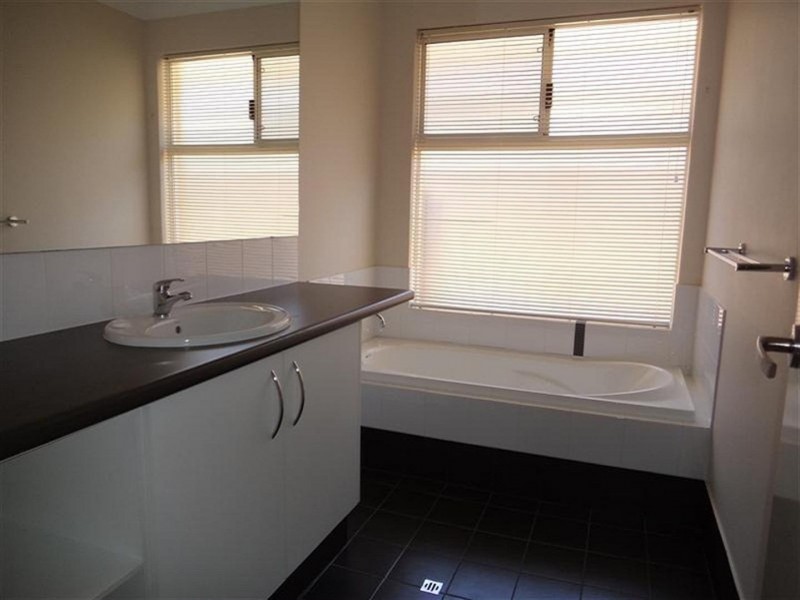 16 Hayeswater Circuit, Waikiki WA 6169