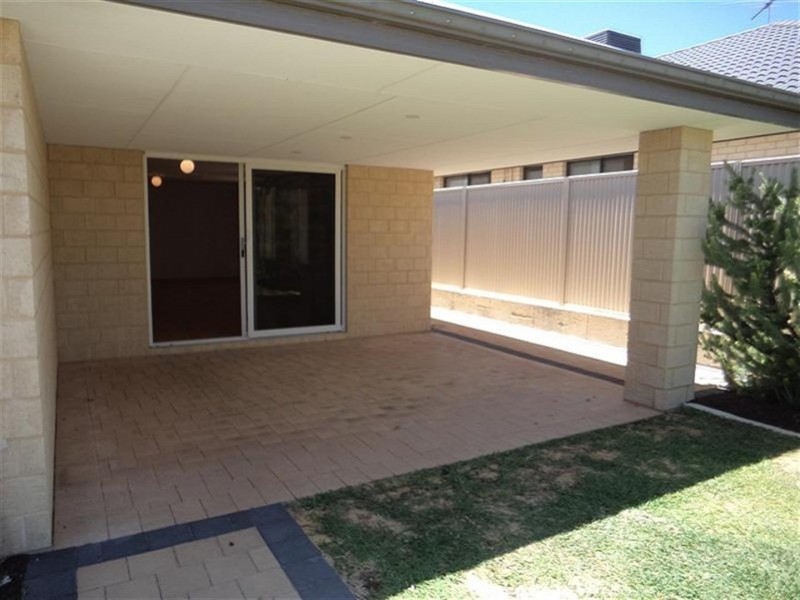 16 Hayeswater Circuit, Waikiki WA 6169