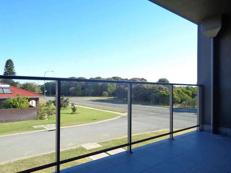 6/11 Vaux Street, Rockingham WA 6168