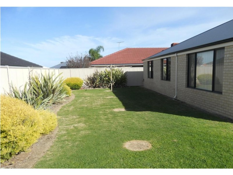 22 Windermere Way, Waikiki WA 6169