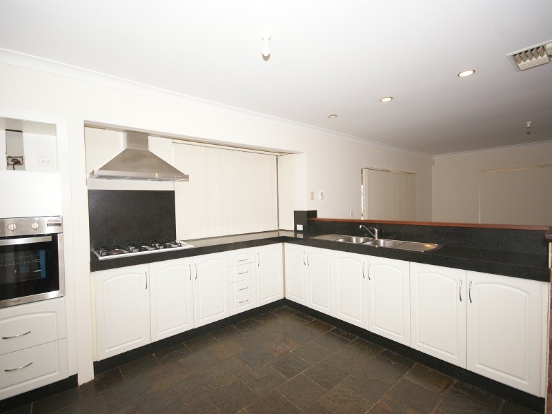 26 Warner Road, Parmelia WA 6167