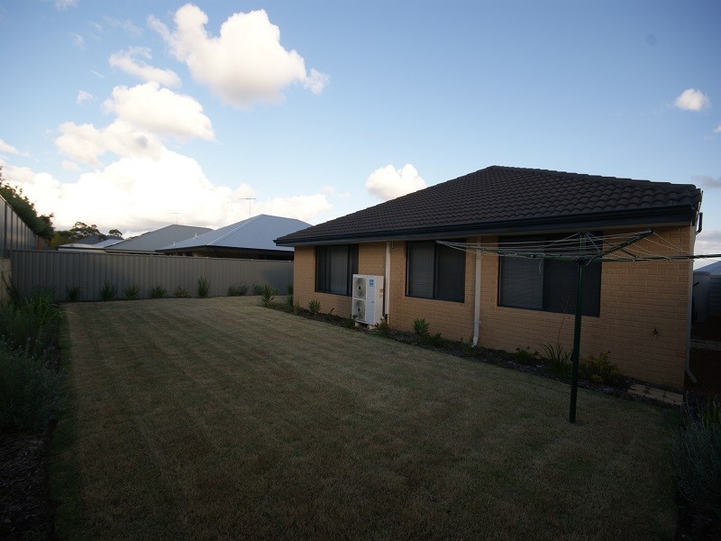 10 Chertsey Way, Wellard WA 6170