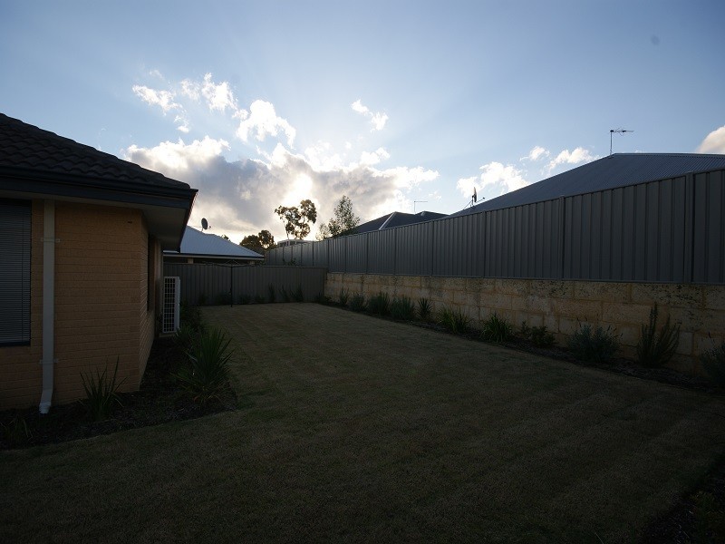 10 Chertsey Way, Wellard WA 6170