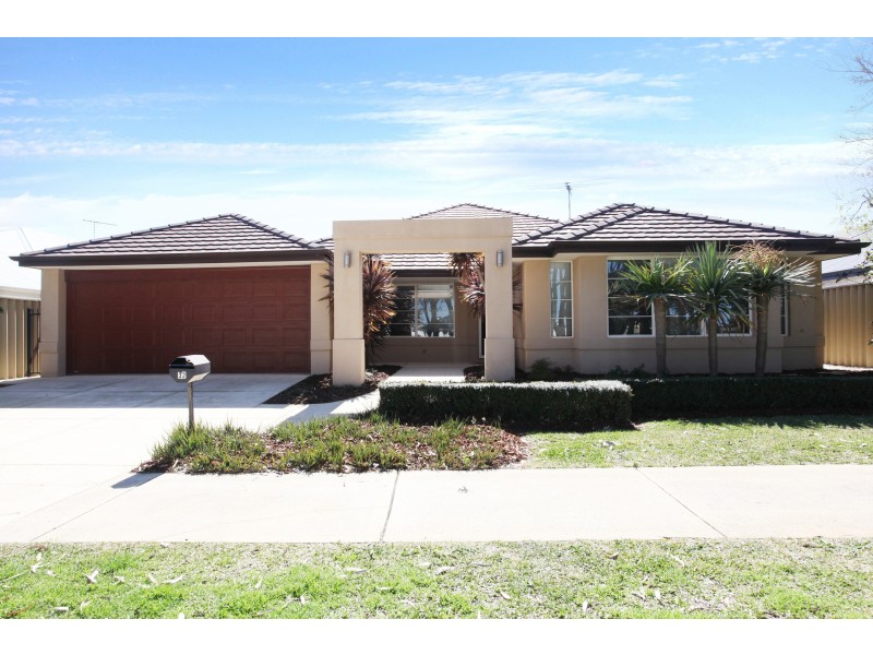32 Arrowwood Loop, Secret Harbour WA 6173