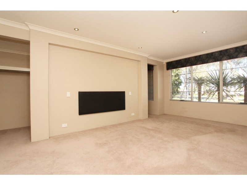 32 Arrowwood Loop, Secret Harbour WA 6173