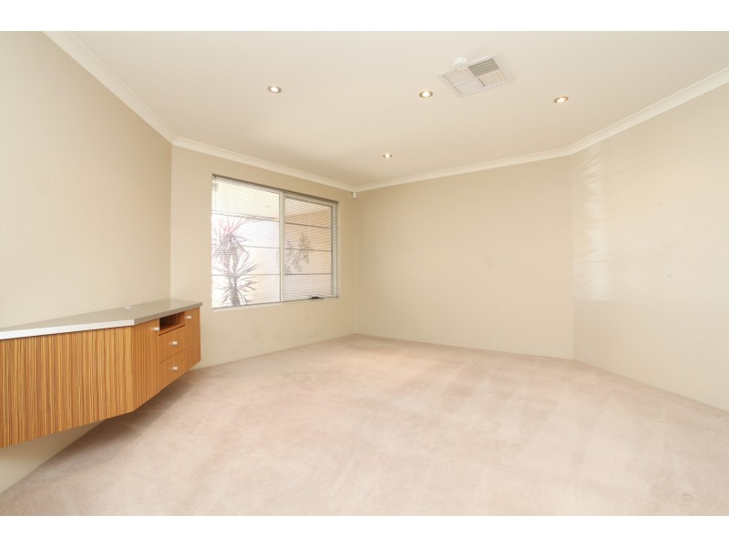 32 Arrowwood Loop, Secret Harbour WA 6173