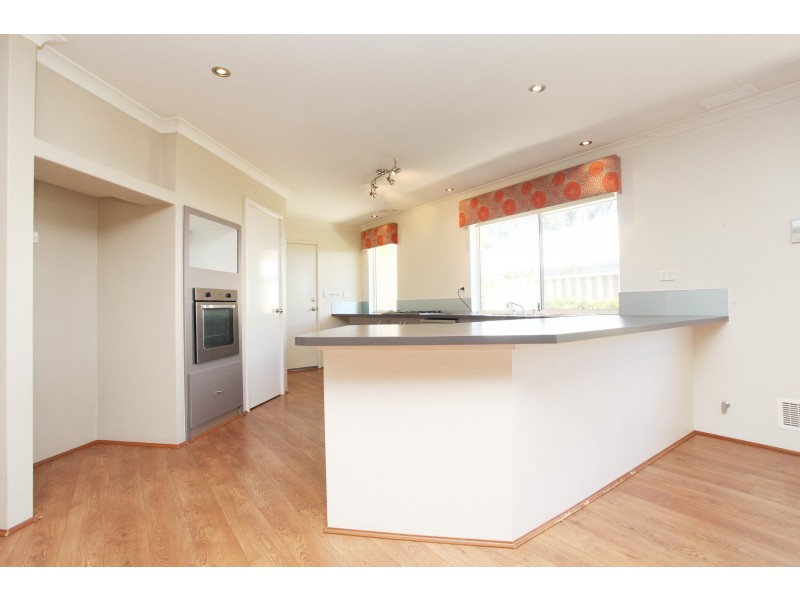 32 Arrowwood Loop, Secret Harbour WA 6173