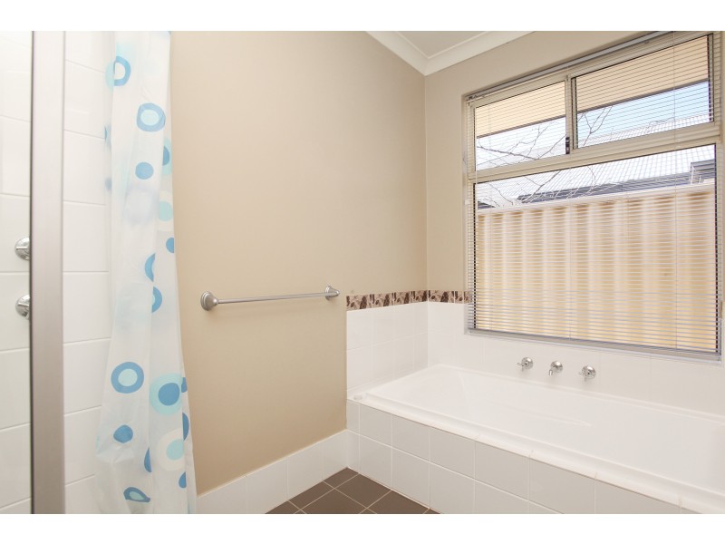 32 Arrowwood Loop, Secret Harbour WA 6173