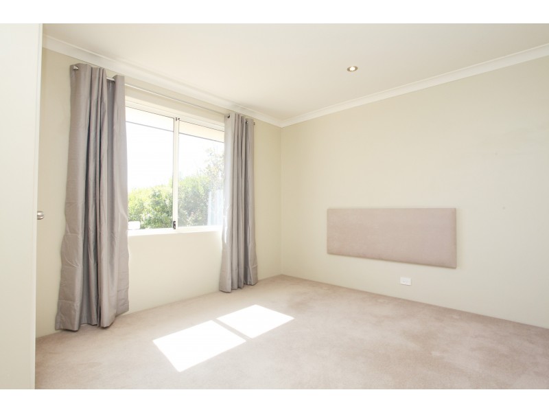 32 Arrowwood Loop, Secret Harbour WA 6173
