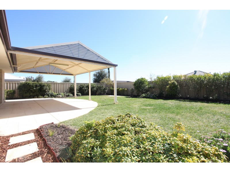 32 Arrowwood Loop, Secret Harbour WA 6173