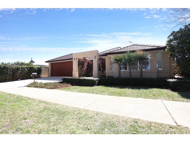 32 Arrowwood Loop, Secret Harbour WA 6173