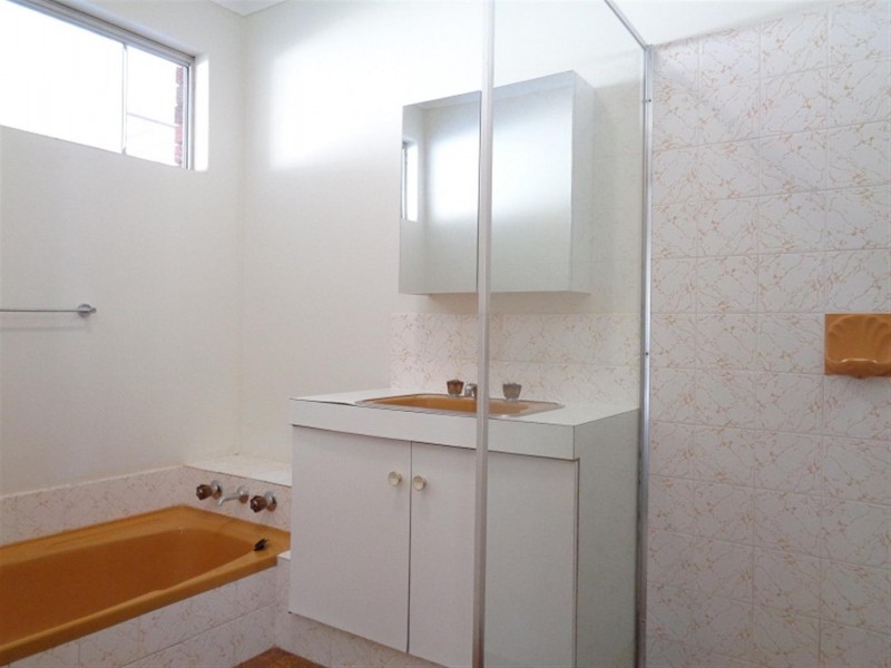 73  June Road, Safety Bay WA 6169