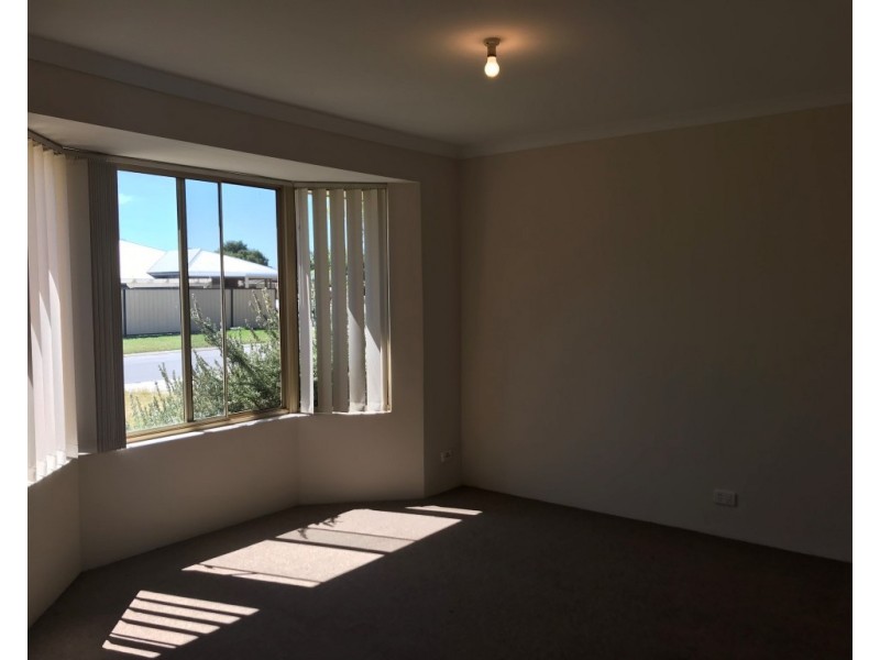 4 Baker Court, Waikiki WA 6169