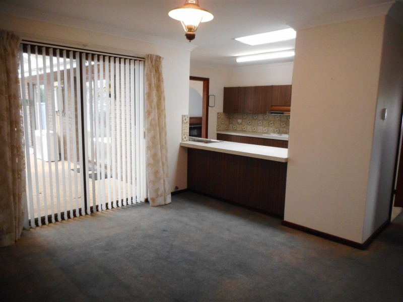 12 Donald Drive, Safety Bay WA 6169