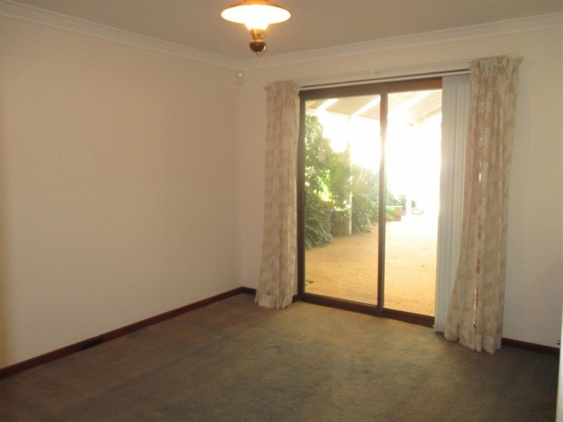 12 Donald Drive, Safety Bay WA 6169