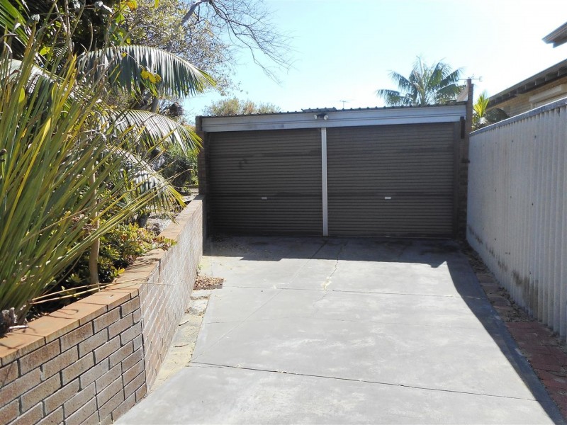 12 Donald Drive, Safety Bay WA 6169