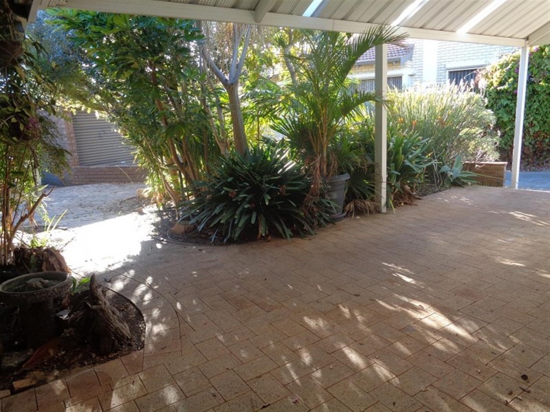 12 Donald Drive, Safety Bay WA 6169