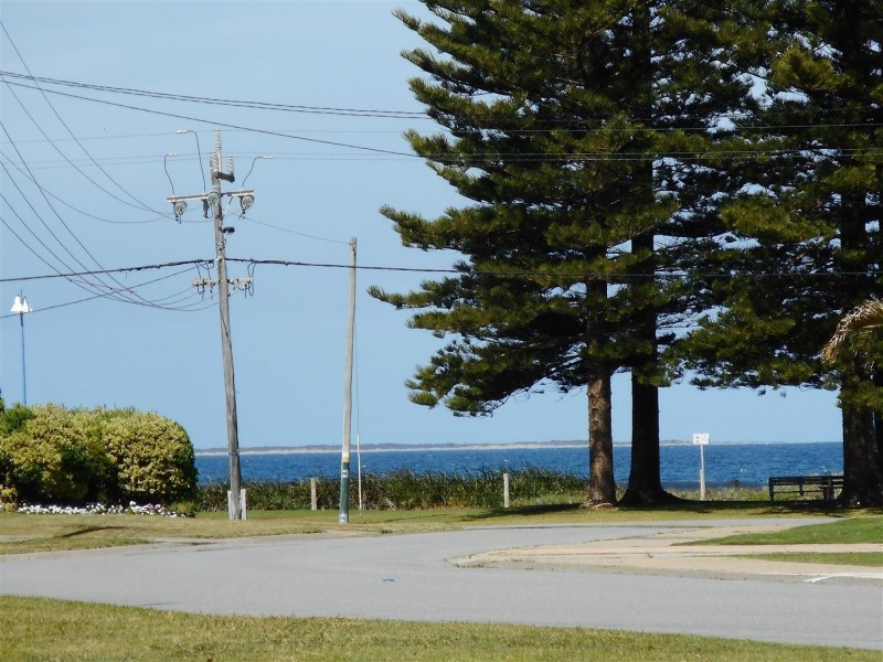 12 Donald Drive, Safety Bay WA 6169