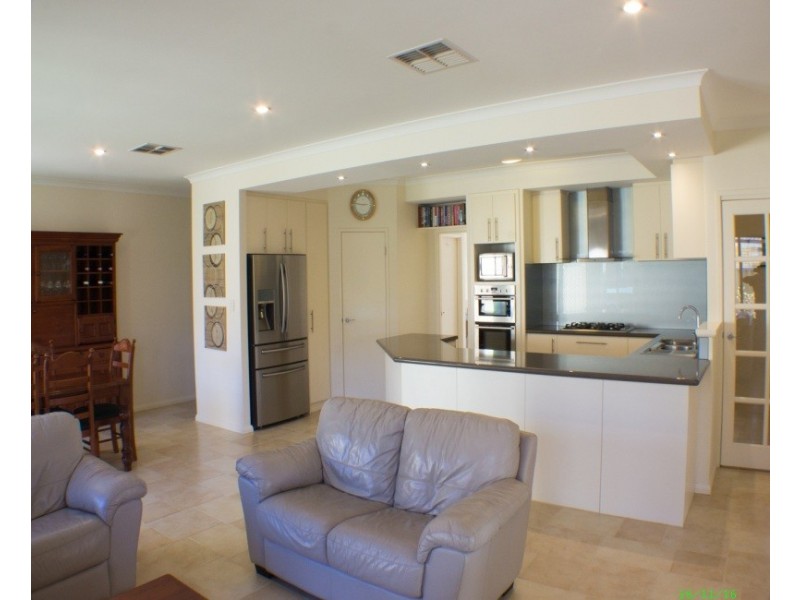 10 Montmartre Green, Port Kennedy WA 6172