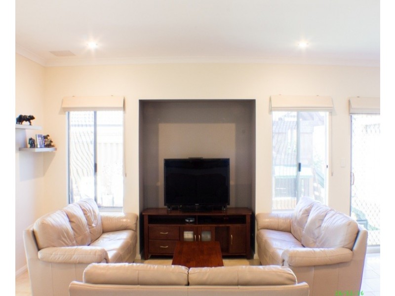 10 Montmartre Green, Port Kennedy WA 6172