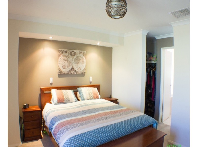 10 Montmartre Green, Port Kennedy WA 6172