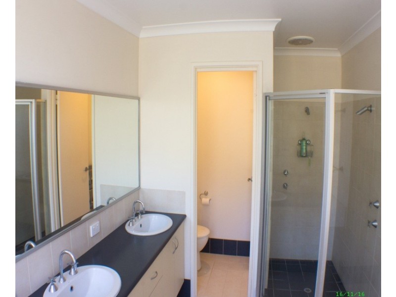 10 Montmartre Green, Port Kennedy WA 6172