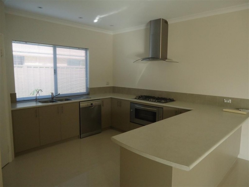 16 Johanna Way, Secret Harbour WA 6173