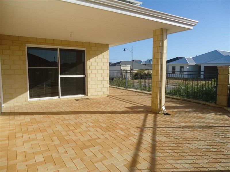 16 Johanna Way, Secret Harbour WA 6173