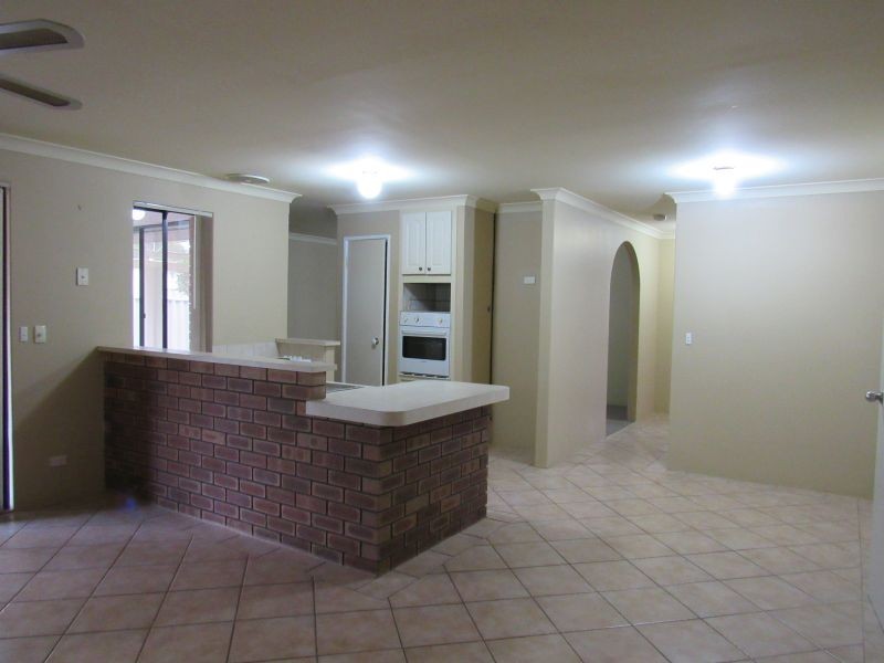 27 Hartland Way, Warnbro WA 6169